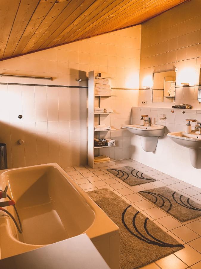 Naturnahes Familienchalet Mit Garten - Wifi - Netflix - Nur 15 Minuten Vom Chiemsee Und 35 Minuten Von Muenchen Entfernt Vogtareuth Kültér fotó